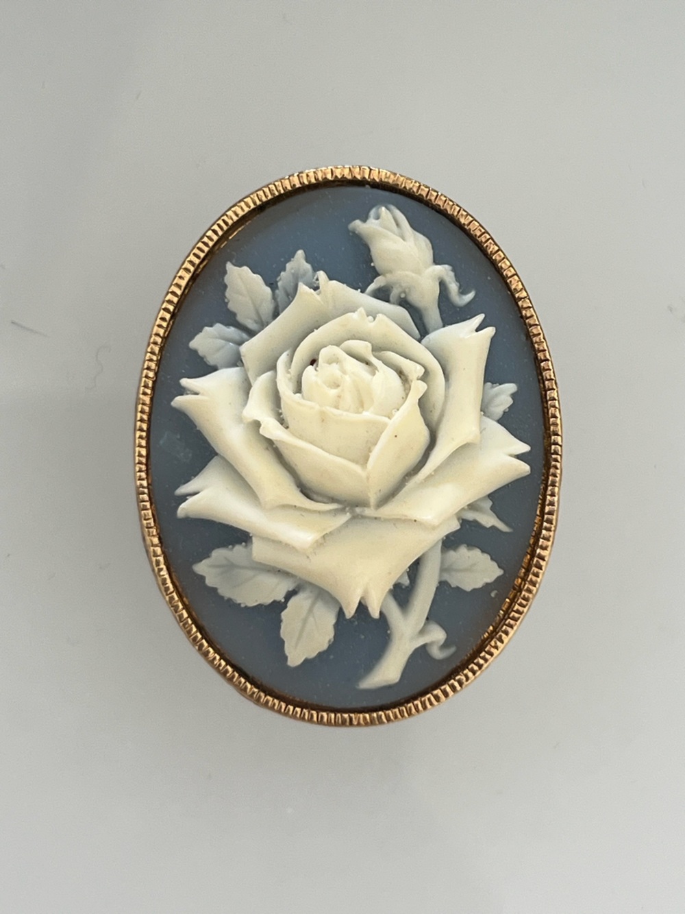 Avon NR Blue and Cream Rose Cameo Scarf Ring